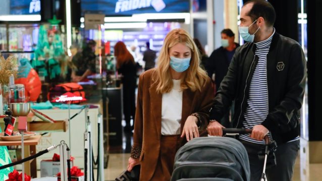 Μαρία Ηλιάκη &amp; Στέλιος Μανουσάκης | Βόλτα για ψώνια στα Βόρεια Προάστια με την κόρη τους