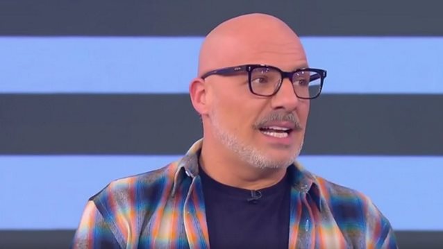 &quot;Καλό Μεσημεράκι&quot; | Γιατί άργησε ο Νίκος Μουτσινάς; Ποια παρουσιάστρια έδωσε &quot;εξηγήσεις&quot; στην έναρξη;