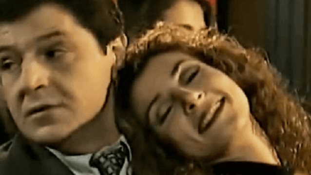 Μαρία Παπαλάμπρου | Η &quot;Νάνσυ&quot; από το &quot;Και οι παντρεμένοι έχουν ψυχή&quot; ποζάρει με τη 17χρονη κόρη της