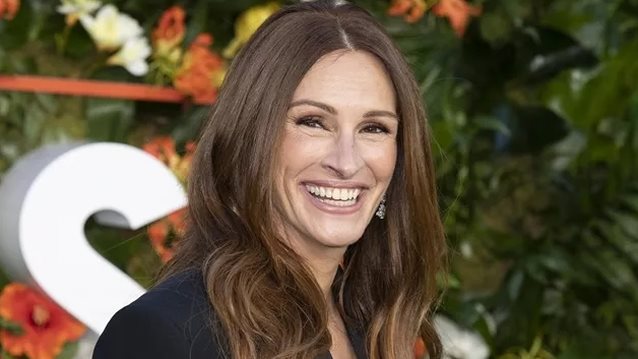 Η Julia Roberts υιοθέτησε το κούρεμα που επιστρέφει δυναμικά στη μόδα