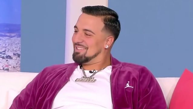 Gio Kay: "Είναι καλό deal - Η σύντροφός μου είναι η κοπέλα μου, ο manager μου, η γραμματέας μου"