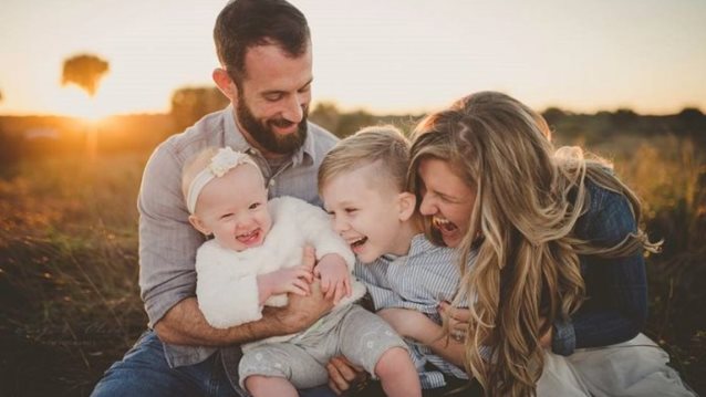 Ένα πράγμα θέλουν τα παιδιά
: Να βλέπουν τους γονείς τους ευτυχισμένους