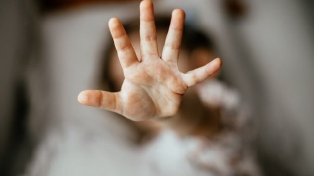 Καταγγελίες για την παγίδευση της 14χρονης που έπεσε θύμα ομαδικού βιασμού στο Κερατσίνι: &quot;Το παιδί θα πήγαινε πάλι πίσω&quot;