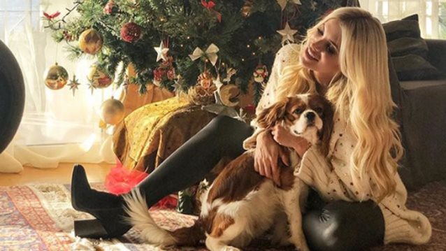 Κατερίνα Καινούργιου: Στόλισε το τεράστιο χριστουγεννιάτικο δέντρο του σπιτιού της!