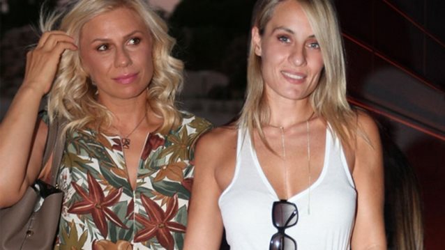 Διάσημες Εμφανίσεις
 
: Πού συναντήθηκαν οι εκπρόσωποι της showbiz;