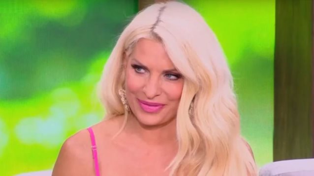 Η Ελένη Μενεγάκη αποχαιρετά το πλατό της