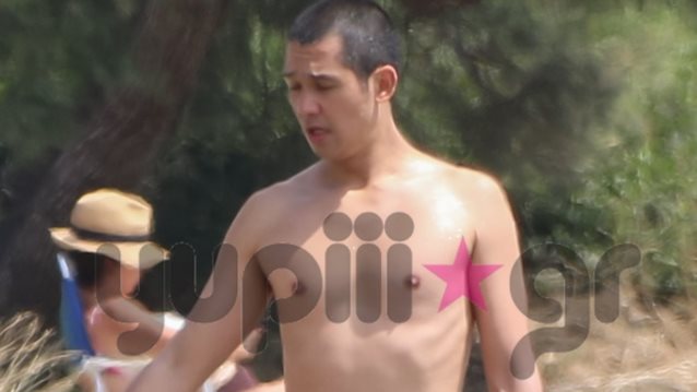 Σωτήρης Κοντιζάς: Δείτε τον με μαγιό! Οι οικογενειακές διακοπές στην Σχοινούσα