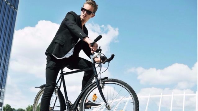 Fashion Trends: Τα πιο στιλάτα παντελόνια για όσους μετακινούνται με ποδήλατο