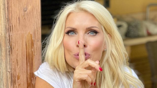 Η Ελένη Μενεγάκη τρολάρει τον εαυτό της για το λάθος στο Instagram!