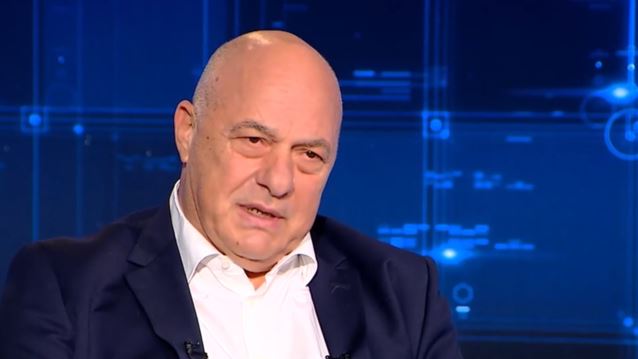 Αχιλλέας Μπέος: &quot;Δεν είμαι ρατσιστής. Έχω πάει και με μαύρη. Βέβαια ήταν θεά, όχι απλή έγχρωμη&quot;