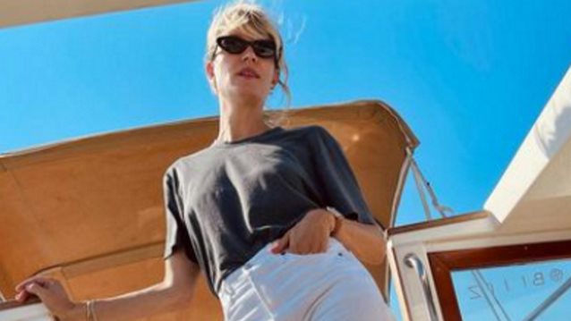 Η Βίκυ Καγιά προτείνει το έξυπνο styling trick που θα κάνει το καθημερινό ντύσιμο πιο ιδιαίτερο