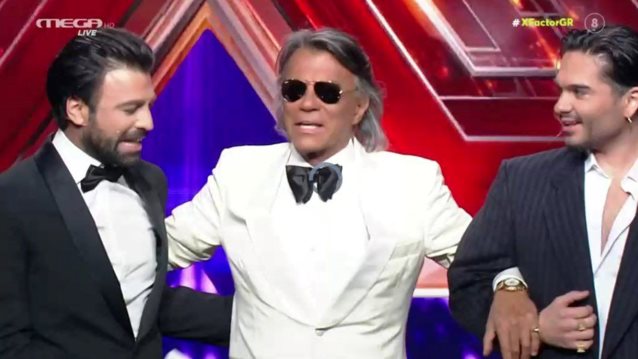 "X-Factor" | Η λαμπερή είσοδος του Ηλία Ψινάκη στο πρώτο live show &amp; ο ρόλος-κλειδί που έχει και τα ανατρέπει όλα