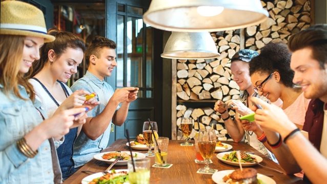 Instagram: Πώς θα ζηλεύουν όλοι τις φωτογραφίες με φαγητά που ανεβάζεις
