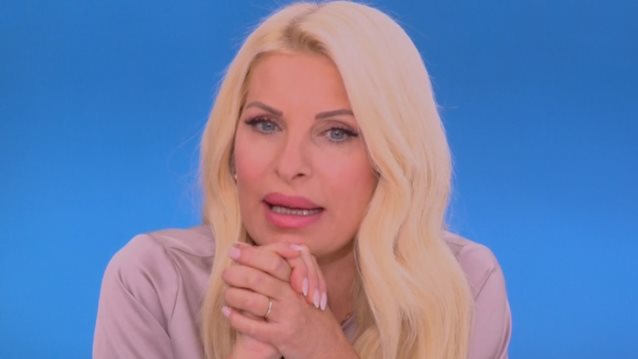 Ελένη Μενεγάκη: &quot;Κάθε μέρα βγαίνει και κάτι καινούργιο να μας γρατζουνάει την καρδιά&quot;