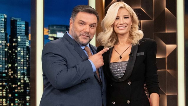 Η Φαίη Σκορδά στο The 2Night Show - Δείτε την εντυπωσιακή είσοδο στο πλατό!
