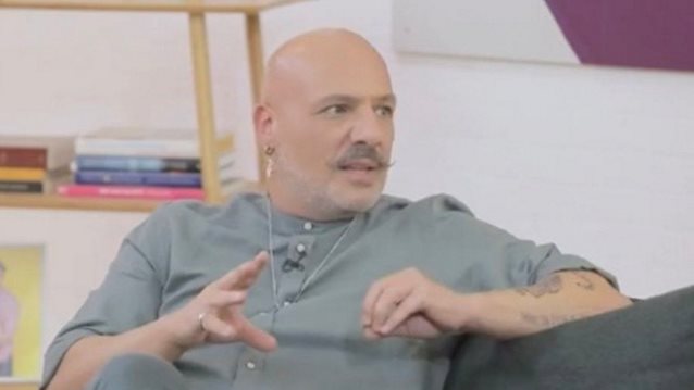Μόνο στο Yupiii! Νίκος Μουτσινάς: "Δεν με καίει να φιληθώ στον δρόμο. Δεν νιώθω περιορισμένος, κάποιος όμως μπορεί να νιώθει"