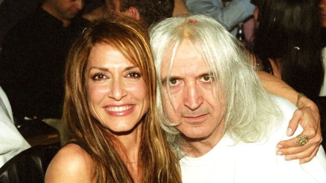 41 χρόνια πριν: Άννα Βίσση - Νίκος Καρβέλας στο γάμο τους - το συντηρητικό νυφικό, τα πασουμάκια της νύφης και τα διαφορετικά μαλλιά του γαμπρού