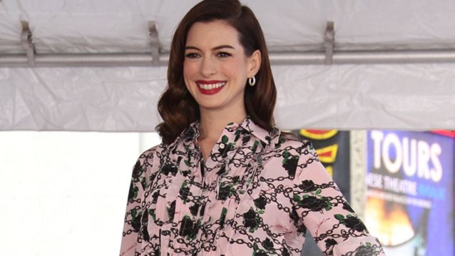 Anne Hathaway: Απέκτησε το δικό της αστέρι στη Λεωφόρο της Δόξας

