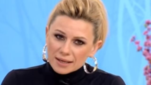 Κατερίνα Καραβάτου: Η απουσία του Κρατερού Κατσούλη και το φορτισμένο μήνυμα της on air