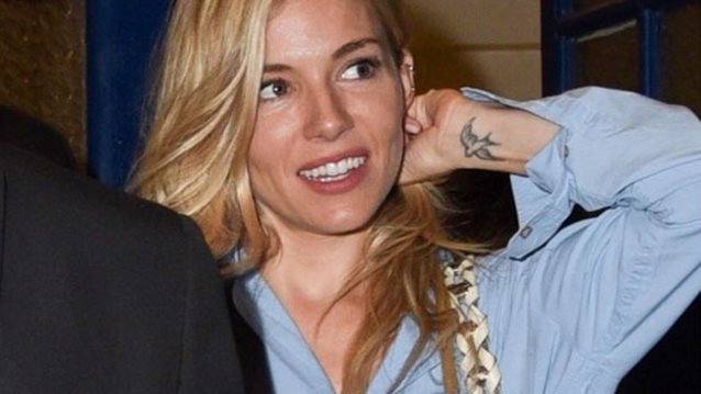 Sienna Miller: Ξανά και ξανά με το ίδιο outfit