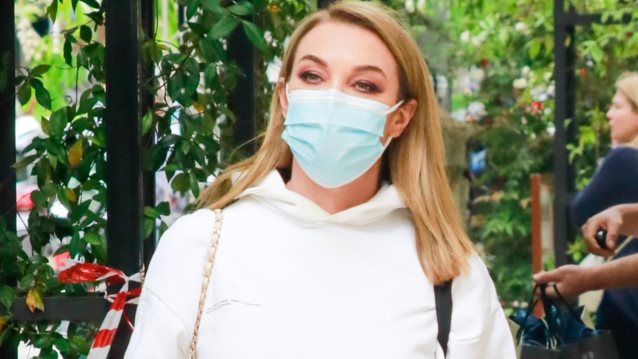 Τατιάνα Στεφανίδου: Στυλάτη για shopping στην Κηφισιά