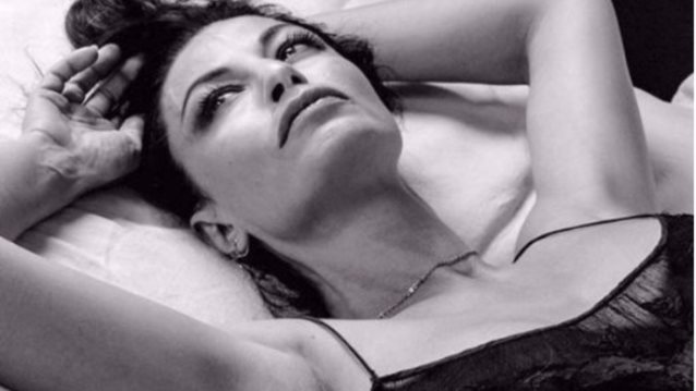 Δωροθέα Μερκούρη: Διακοπές στην Ελλάδα με τις κόρες της και φίλους