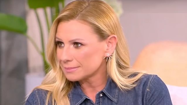 Κατερίνα Καραβάτου | Οι φωτογραφίες απ&#39; όταν ήταν παιδί και η απίστευτη ομοιότητα με τον γιο της, Αρίωνα