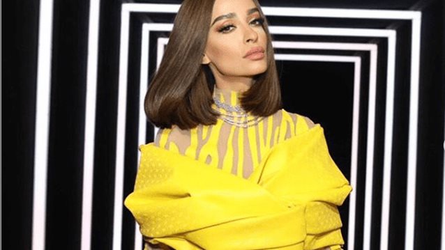 Ελένη Φουρέιρα : Πόνταρε στο κίτρινο χρώμα δημιουργώντας ένα statement look στο «The Final Four»