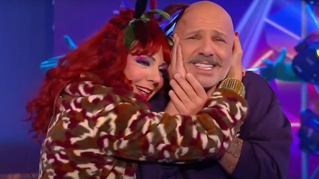 Η &quot;Βάνια&quot; χαστούκισε τον Νίκο Μουτσινά και εκείνος ψάχνει δικηγόρο: &quot;Βλέπει κάποιος δικηγόρος που έχει βγει το πρωί σε κάποια εκπομπή για την Κιβωτό;&quot;