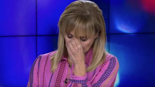 Η στιγμή που η Μάρα Ζαχαρέα καταρρέει στον αέρα του δελτίου ειδήσεων