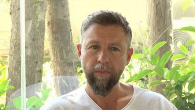 Γιάννης Βαρδής: &quot;Ήταν δύσκολο το τέλος - Είχα την αίσθηση ότι ήθελε να &#39;φύγει&#39; νωρίτερα. Είχε σταματήσει να μιλάει. Είχε παραλύσει από τη μια του πλευρά&quot;