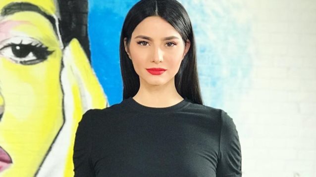 Ηλιάνα Παπαγεωργίου: Φόρεσε το πιο κολακευτικό μικρό μαύρο φόρεμα
