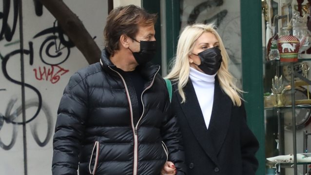 Ελένη Μενεγάκη και Μάκης Παντζόπουλος σε χαλαρές στιγμές στη Κηφισιά