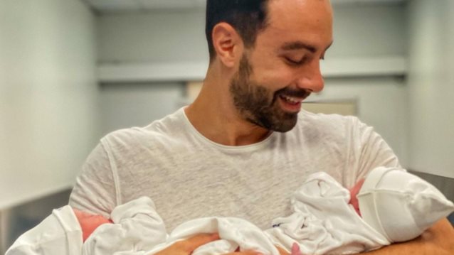 Τα δίδυμα των Τανιμανίδη- Μπόμπα βλέπουν για πρώτη φορά χιόνι στο πιο γλυκό video που είδες σήμερα!