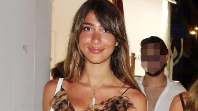 Η Χριστιάνα Μπέτα ανακυκλώνει στα looks της τα ρούχα της Νατάσας Θεοδωρίδου | Πώς φόρεσε ένα blazer της μητέρα της από τα παλιά