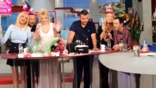 Φαίη Σκορδά
: Τα γενέθλια στο πλατό &amp; η παγωμένη αντίδραση του Λιάγκα