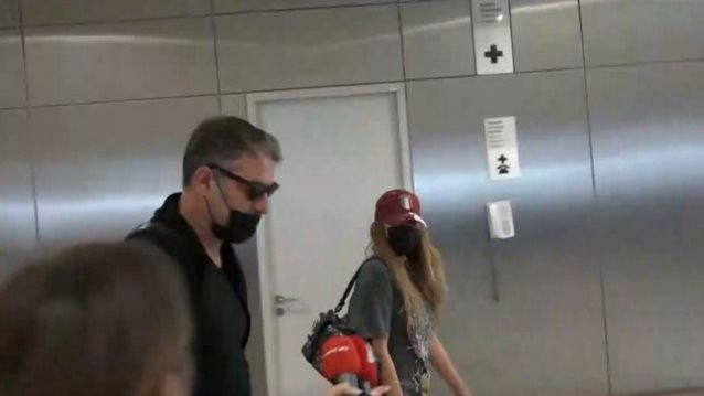 Δέσποινα Βανδή &amp; Βασίλης Μπισμπίκης | H άφιξη τους στην Ελλάδα μετά την απόδραση στην Ιταλία &amp; Η δήλωση στους δημοσιογράφους