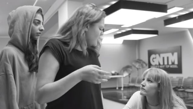 Next Top Model: Βγήκαν τα... μαχαίρια! Έρχεται μεγάλος τσακωμός μεταξύ Ερμίδου – Ξανθούλας για τα κιλά