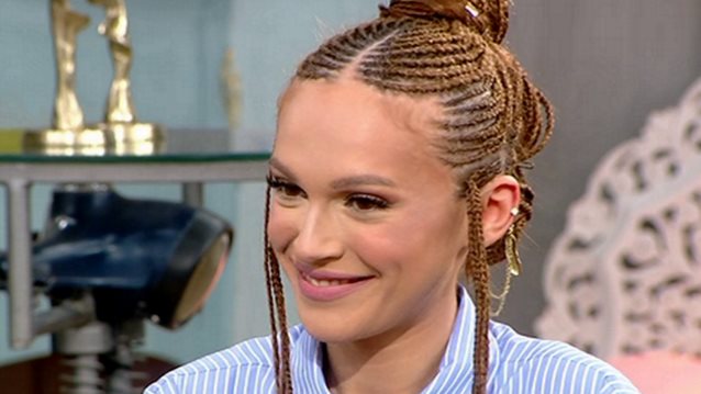 Η Τάνια Μπρεάζου απαντά (ξανά) αν υπήρξε ζευγάρι με τον Ηλία Μπόγδανο