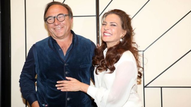 Η Δήμητρα Ματσούκα με τον Πέτρο Κόκκαλη και τους γονείς της στη θεατρική της πρεμιέρα