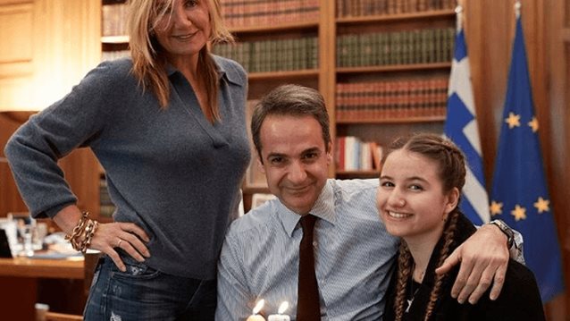 Μαρέβα Γκραμπόφσκι : Η έκπληξη που έκανε με την κόρη της στον Κυριάκο Μητσοτάκη για τα γενέθλιά του
