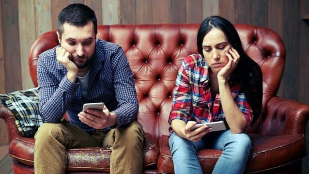 Σημάδια Που Δείχνουν Ότι Η Σχέση Σου Δεν Αντέχει Μέχρι Τις Γιορτές: Οι προβληματικές ενδείξεις και πώς μπορείς να τις αντιμετωπίσεις