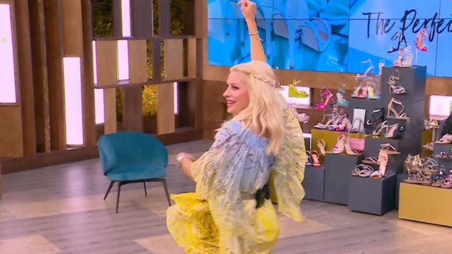 Video of the day | Η Ελένη Μενεγάκη το ρίχνει στον χορό στον αέρα της εκπομπής