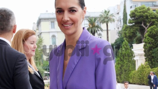 Νόνη Δούνια: Η εντυπωσιακή εμφάνιση στην ορκωμοσία της Βουλής | Δείτε φωτογραφίες!