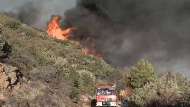 Μαίνεται η μεγάλη φωτιά στην Εύβοια: Νέο μέτωπο στον κάμπο του Δύστου - Εκκενώθηκαν οικισμοί, τραυματίστηκε πυροσβέστης