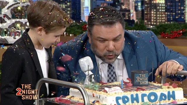 Ο Γρηγόρης Αρναούτογλου κάνει φινάλε στο The 2Night Show με γενέθλια στο πλατό!