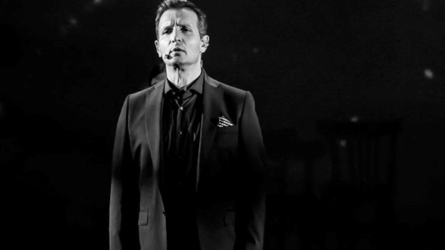 Δημήτρης Μπάσης: Η συγκινητική ανάρτηση για τον θάνατο του Δημήτρη Μητροπάνου: «Μου λείπει πολύ...»