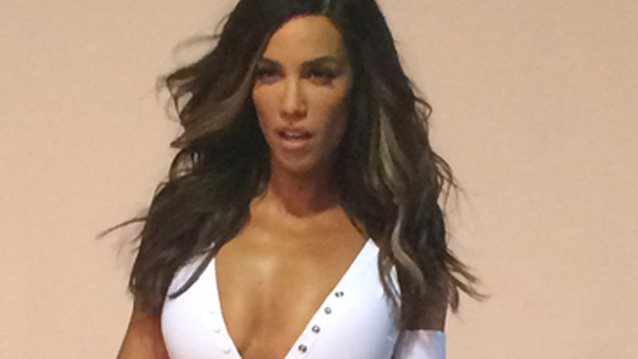 Κατερίνα Στικούδη : Backstage Video: Ποζάρει για το Shape Αυγούστου χωρίς photoshop!