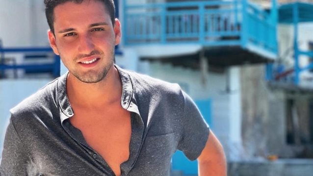 Συγκινεί ο δημοσιογράφος του ΣΚΑΪ που έχασε τον πατέρα του από κορονοϊό