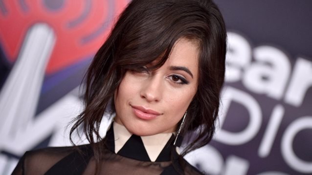 Camila Cabello: Άφησε τη μαμά της να της κόψει τα μαλλιά και αυτό είναι το αποτέλεσμα
